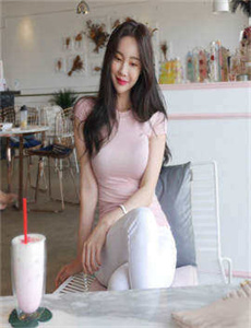 顶弄 舒爽H出轨/何小莹被老头拖进树林里